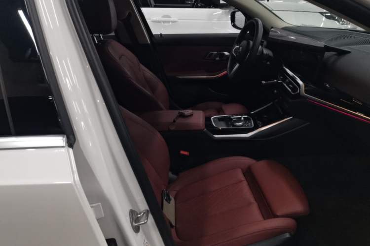 Used BMW i3 2024 eDrive 35 L Right Front Seat