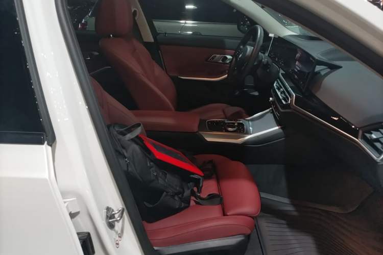 Used BMW i3 2024 eDrive 40 L Midnight Sports Package Right Front Seat