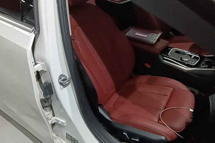 Used BMW i3 2024 eDrive 35 L Right Front Seat