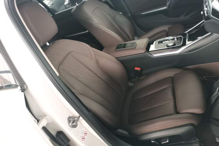 Used BMW i3 2024 eDrive 35 L Right Front Seat