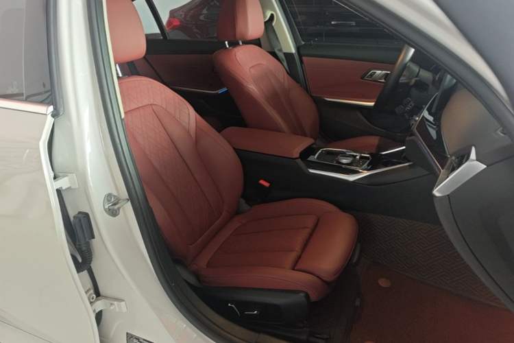 Used BMW i3 2024 eDrive 35 L Right Front Seat