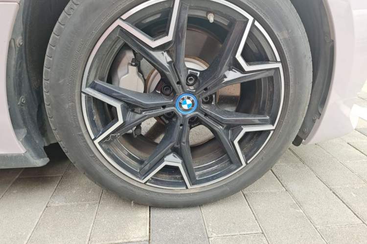 Used BMW i3 2024 eDrive 40 L Midnight Edition Right Front Wheel Hub