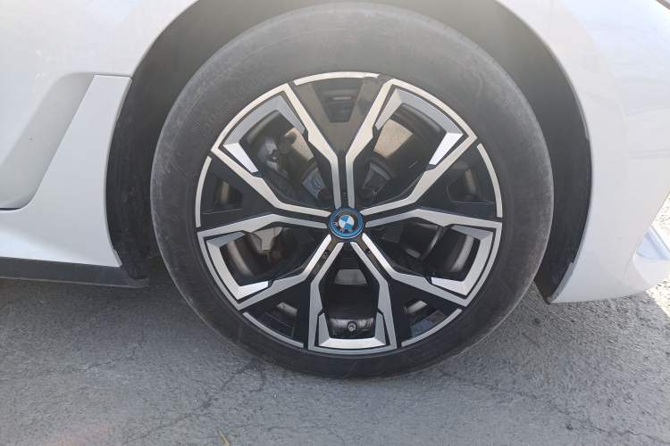 Used BMW i3 2024 eDrive 35 L Right Front Wheel Hub