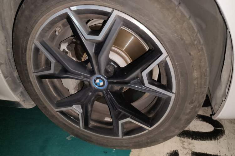 Used BMW i3 2024 eDrive 40 L Midnight Edition Right Front Wheel Hub