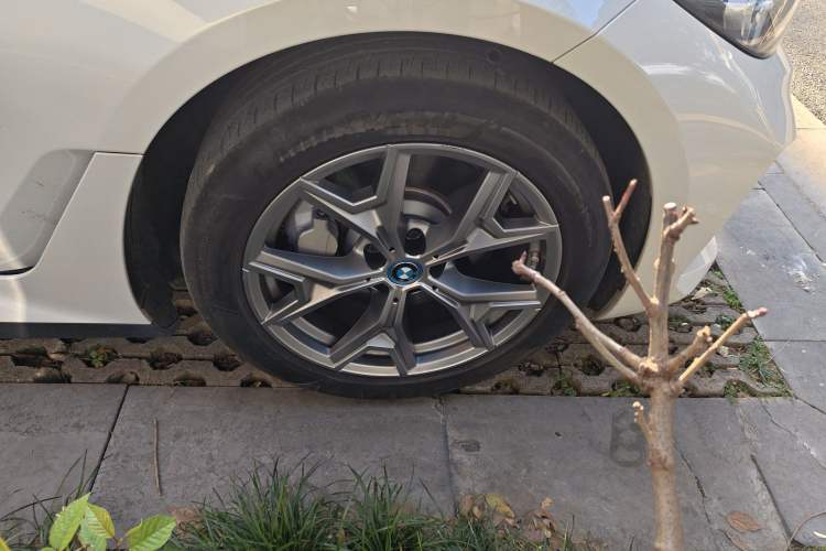 Used BMW i3 2024 eDrive 35 L Right Front Wheel Hub