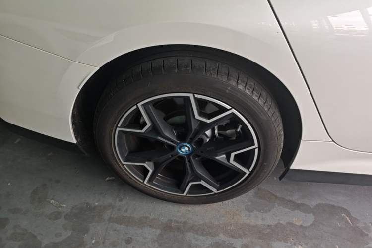 Used BMW i3 2024 eDrive 40 L Midnight Edition Right Rear Wheel Hub