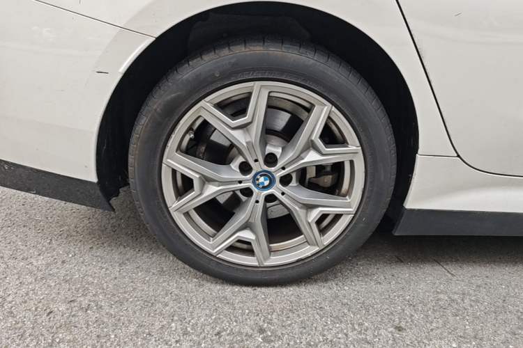 Used BMW i3 2024 eDrive 40 L Midnight Edition Right Rear Wheel Hub