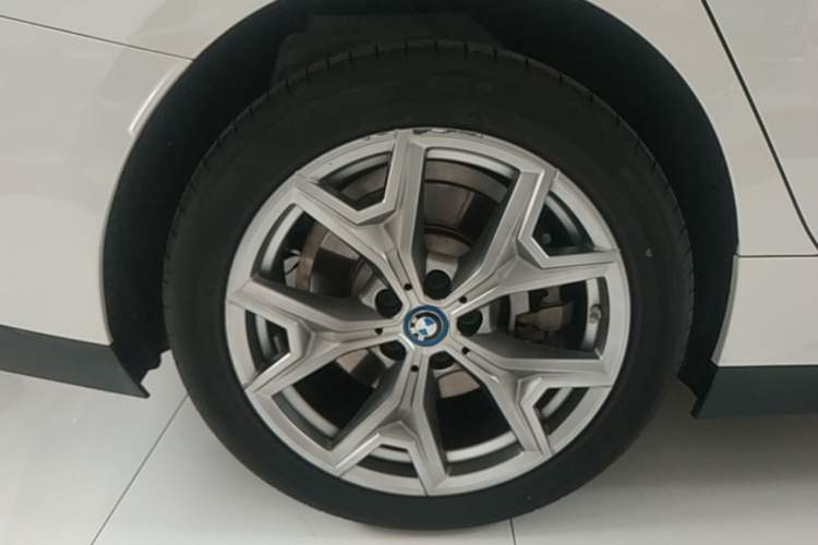 Used BMW i3 2024 eDrive 35 L Right Rear Wheel Hub