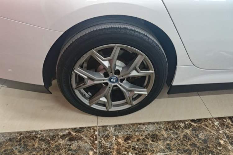 Used BMW i3 2024 eDrive 35 L Right Rear Wheel Hub