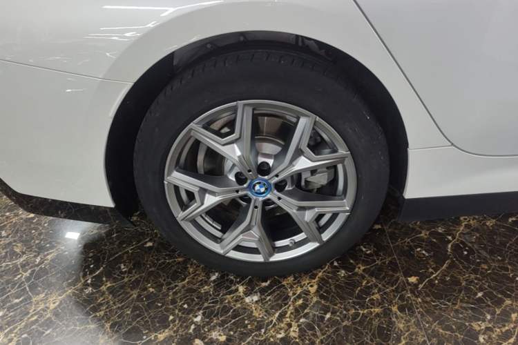 Used BMW i3 2024 eDrive 35 L Right Rear Wheel Hub