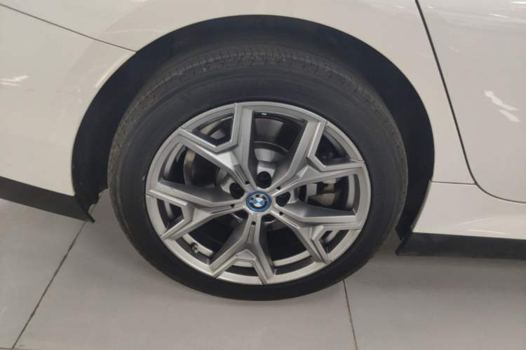 Used BMW i3 2024 eDrive 35 L Right Rear Wheel Hub