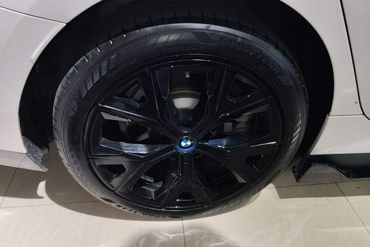 Used BMW i3 2024 eDrive 40 L Midnight Edition Right Rear Wheel Hub