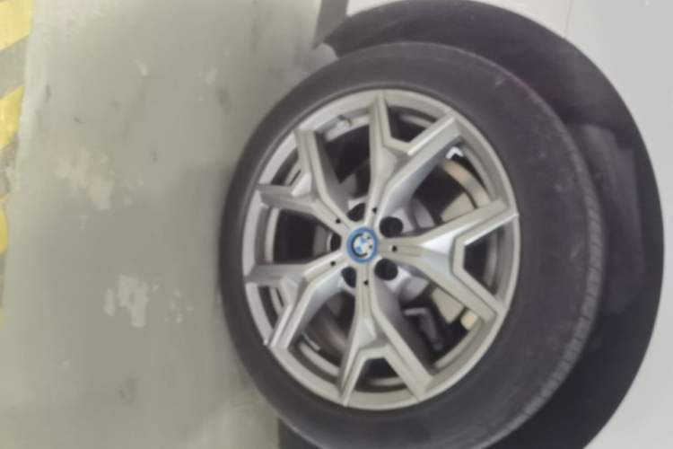 Used BMW i3 2024 eDrive 35 L Right Rear Wheel Hub