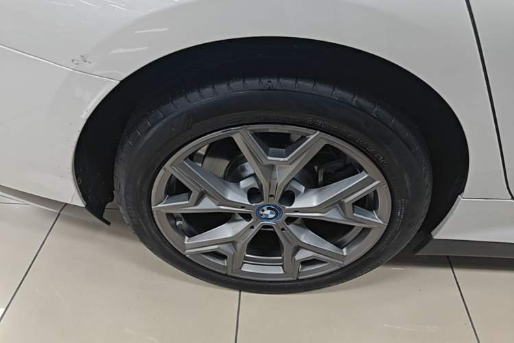 Used BMW i3 2024 eDrive 35 L Right Rear Wheel Hub
