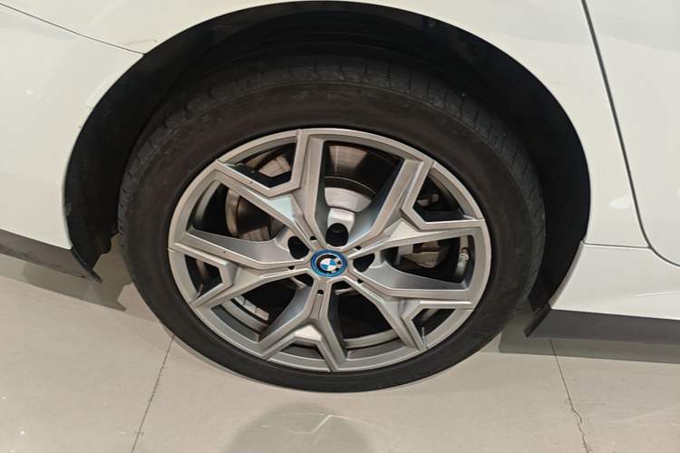 Used BMW i3 2024 eDrive 35 L Right Rear Wheel Hub