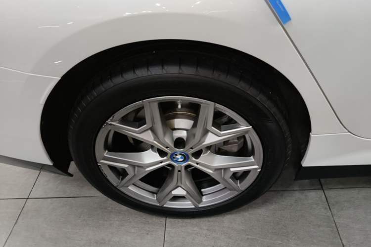 Used BMW i3 2024 eDrive 35 L Right Rear Wheel Hub