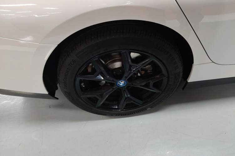 Used BMW i3 2024 eDrive 35 L Right Rear Wheel Hub