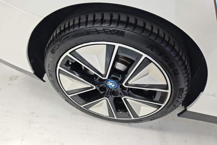 Used BMW i3 2024 eDrive 40 L Midnight Sports Package Right Rear Wheel Hub