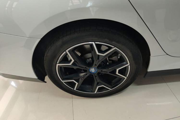 Used BMW i3 2024 eDrive 40 L Midnight Edition Right Rear Wheel Hub