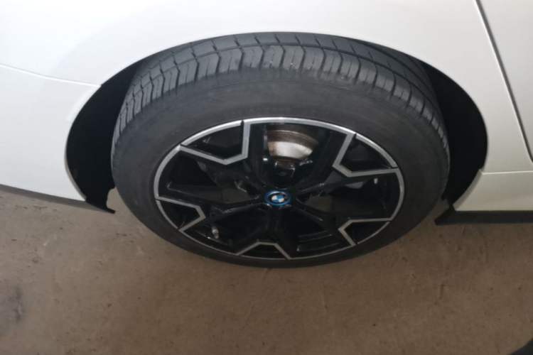 Used BMW i3 2024 eDrive 40 L Midnight Edition Right Rear Wheel Hub