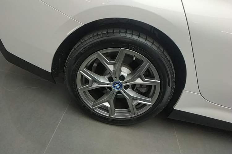 Used BMW i3 2024 eDrive 35 L Right Rear Wheel Hub