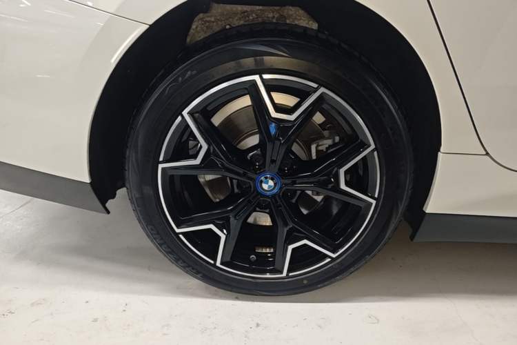 Used BMW i3 2024 eDrive 40 L Midnight Edition Right Rear Wheel Hub