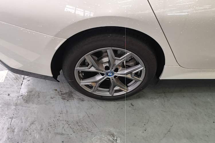 Used BMW i3 2024 eDrive 35 L Right Rear Wheel Hub