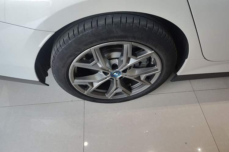 Used BMW i3 2024 eDrive 35 L Right Rear Wheel Hub