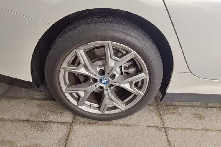 Used BMW i3 2024 eDrive 35 L Right Rear Wheel Hub