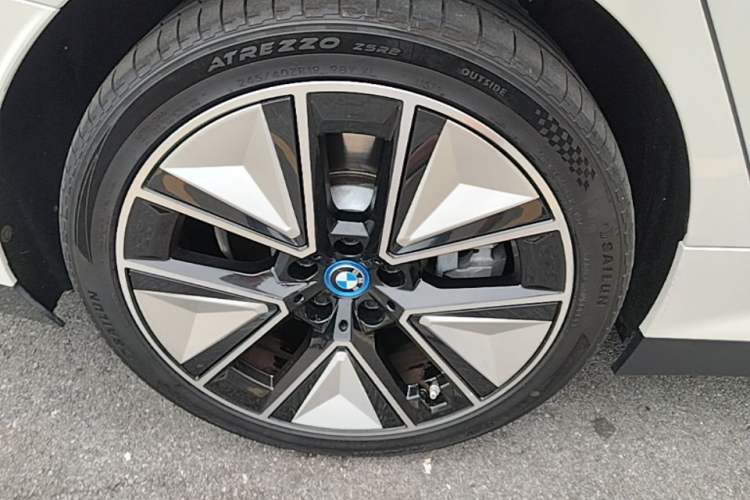 Used BMW i3 2024 eDrive 40 L Midnight Sports Package Right Rear Wheel Hub