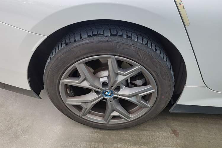 Used BMW i3 2024 eDrive 35 L Right Rear Wheel Hub