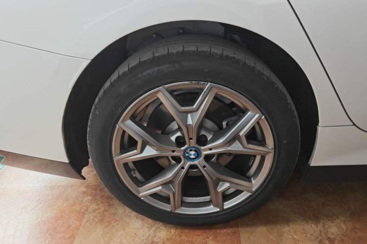 Used BMW i3 2024 eDrive 35 L Right Rear Wheel Hub