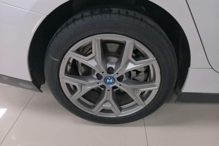 Used BMW i3 2024 eDrive 35 L Right Rear Wheel Hub