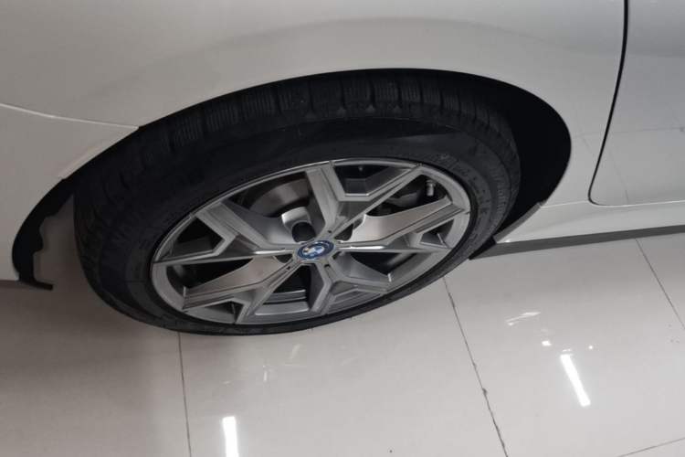 Used BMW i3 2024 eDrive 35 L Right Rear Wheel Hub