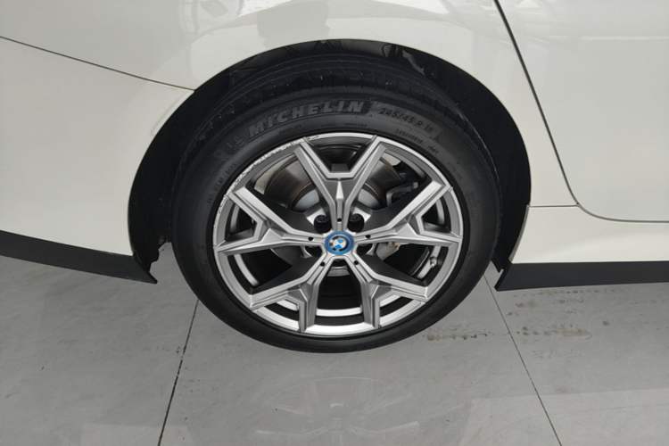 Used BMW i3 2024 eDrive 35 L Right Rear Wheel Hub
