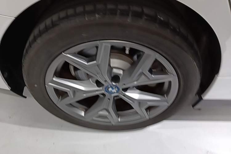 Used BMW i3 2024 eDrive 35 L Right Rear Wheel Hub