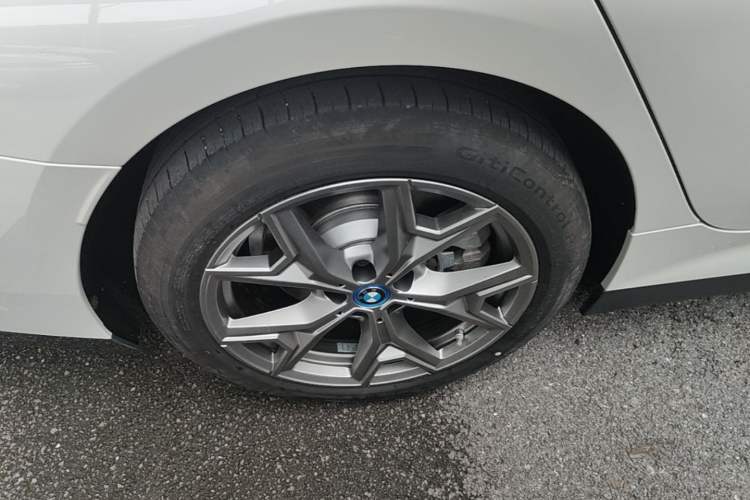 Used BMW i3 2024 eDrive 35 L Right Rear Wheel Hub