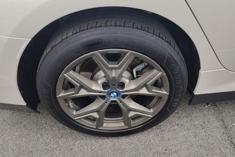 Used BMW i3 2024 eDrive 35 L Right Rear Wheel Hub