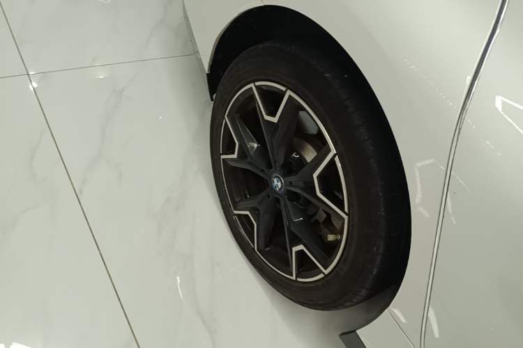 Used BMW i3 2024 eDrive 40 L Midnight Edition Right Rear Wheel Hub
