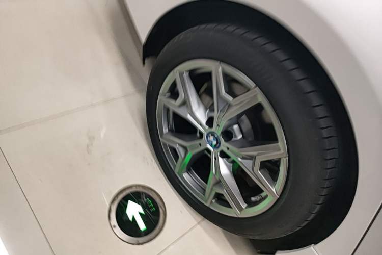 Used BMW i3 2024 eDrive 35 L Right Rear Wheel Hub