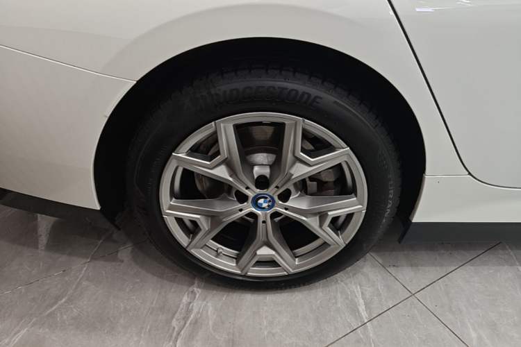 Used BMW i3 2024 eDrive 35 L Right Rear Wheel Hub