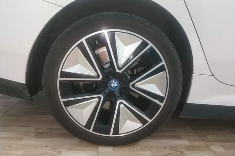 Used BMW i3 2024 eDrive 40 L Midnight Sports Package Right Rear Wheel Hub