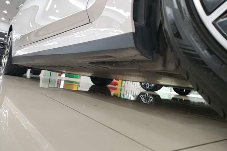 Used BMW i3 2024 eDrive 40 L Midnight Sports Package Right Side Sill