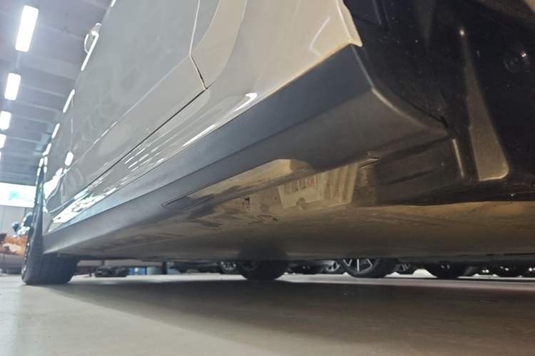 Used BMW i3 2024 eDrive 40 L Midnight Edition Right Side Sill