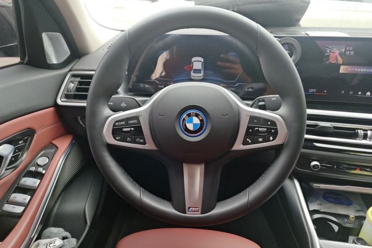 Used BMW i3 2024 eDrive 40 L Midnight Edition Steering Wheel