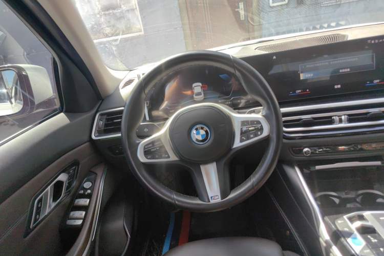 Used BMW i3 2024 eDrive 40 L Midnight Edition Steering Wheel