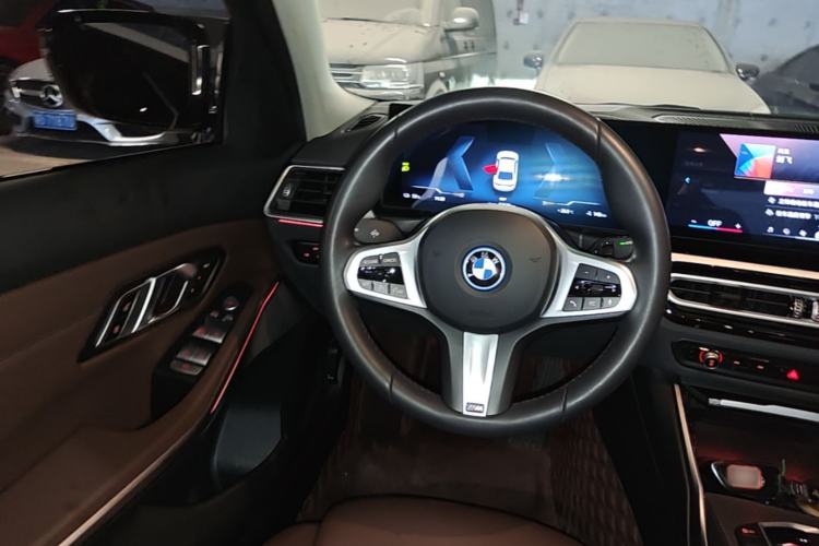 Used BMW i3 2024 eDrive 40 L Midnight Edition Steering Wheel