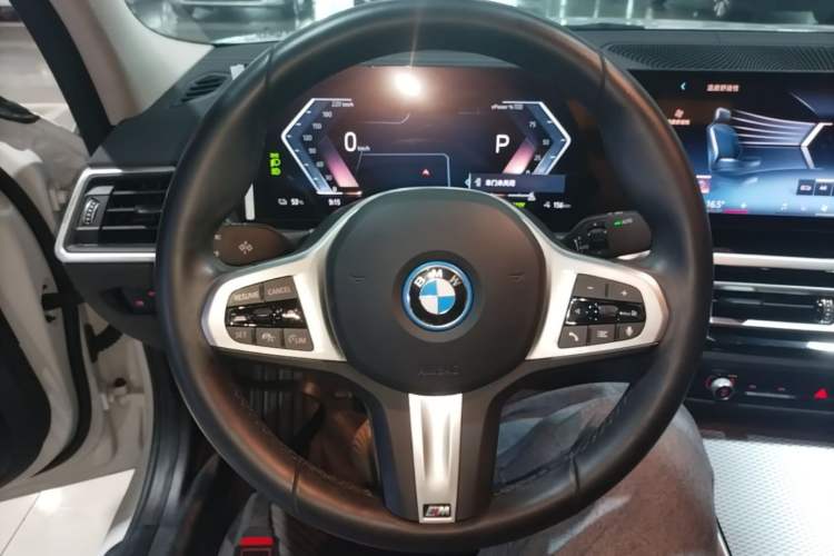 Used BMW i3 2024 eDrive 40 L Midnight Sports Package Steering Wheel
