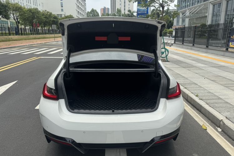 Used BMW i3 2024 eDrive 40 L Midnight Edition Trunk