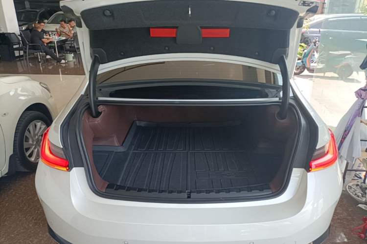 Used BMW i3 2024 eDrive 35 L Trunk